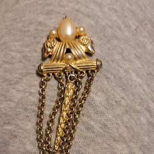 Unique VTG Dbl Rams Head Pearly wChain Drop ClipOn